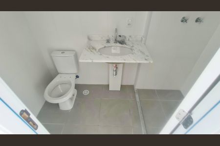 Apartamento à venda com 77m², 2 quartos e 1 vaga Apartamento à venda com 77m², 2 quartos e 1 vagaBanheiro social