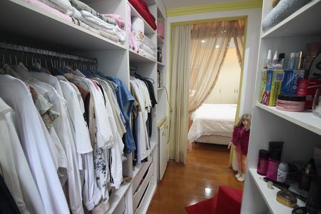 Apartamento à venda com 200m², 4 quartos e 2 vagasCloset Quarto 1