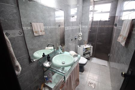 Apartamento à venda com 200m², 4 quartos e 2 vagasBanheiro 1