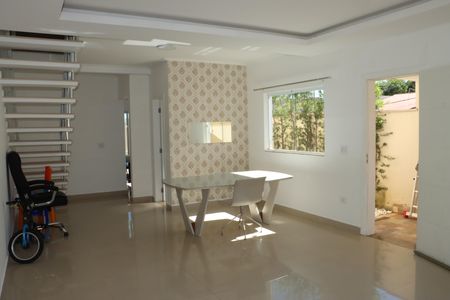 Sala de casa para alugar com 3 quartos, 120m² em Chácara Canta Galo, Cotia