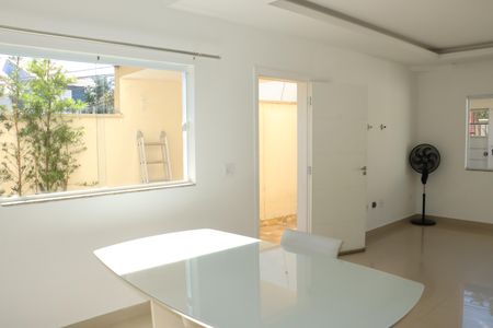 Sala de casa para alugar com 3 quartos, 120m² em Chácara Canta Galo, Cotia