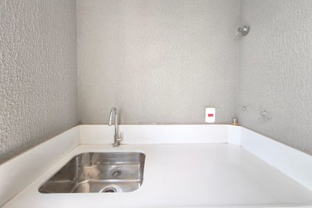 Apartamento à venda com 64m², 2 quartos e 1 vagaÁrea de Serviço - Varanda