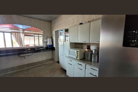 Casa para alugar com 138m², 2 quartos e 7 vagasCozinha