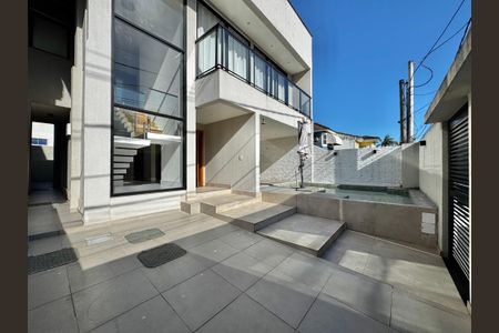 Casa de condomínio à venda com 300m², 3 quartos e 2 vagas Casa de condomínio à venda com 300m², 3 quartos e 2 vagasÁrea externa