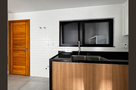 Casa de condomínio à venda com 300m², 3 quartos e 2 vagas Casa de condomínio à venda com 300m², 3 quartos e 2 vagasCozinha