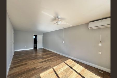 Casa de condomínio à venda com 300m², 3 quartos e 2 vagas Casa de condomínio à venda com 300m², 3 quartos e 2 vagasSuíte 1