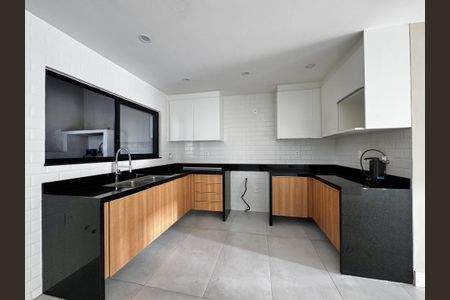 Casa de condomínio à venda com 300m², 3 quartos e 2 vagas Casa de condomínio à venda com 300m², 3 quartos e 2 vagasCozinha