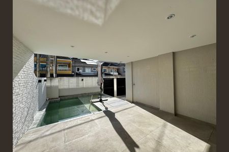 Casa de condomínio à venda com 300m², 3 quartos e 2 vagas Casa de condomínio à venda com 300m², 3 quartos e 2 vagasÁrea externa