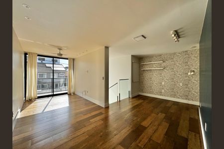 Casa de condomínio à venda com 300m², 3 quartos e 2 vagas Casa de condomínio à venda com 300m², 3 quartos e 2 vagasSala (Segundo Andar)