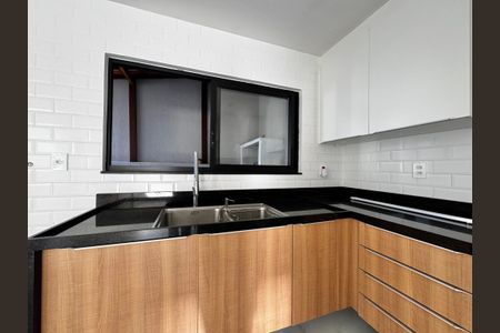 Casa de condomínio à venda com 300m², 3 quartos e 2 vagas Casa de condomínio à venda com 300m², 3 quartos e 2 vagasCozinha