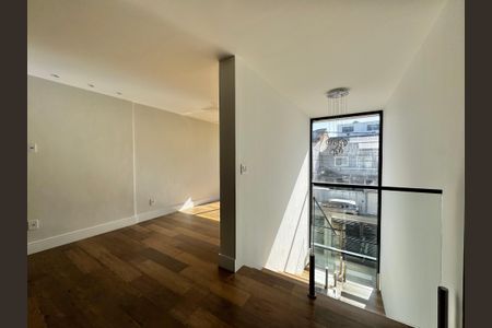 Casa de condomínio à venda com 300m², 3 quartos e 2 vagas Casa de condomínio à venda com 300m², 3 quartos e 2 vagasSala (Segundo Andar)