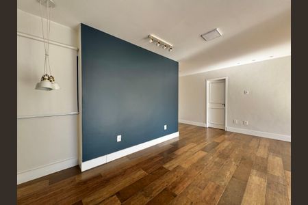 Casa de condomínio à venda com 300m², 3 quartos e 2 vagas Casa de condomínio à venda com 300m², 3 quartos e 2 vagasSala (Segundo Andar)