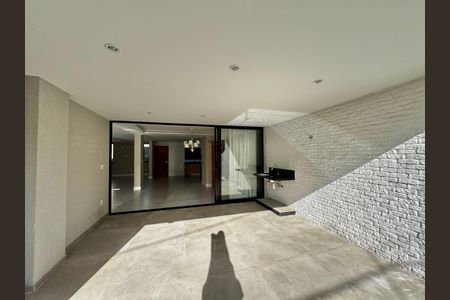 Casa de condomínio à venda com 300m², 3 quartos e 2 vagas Casa de condomínio à venda com 300m², 3 quartos e 2 vagasÁrea externa