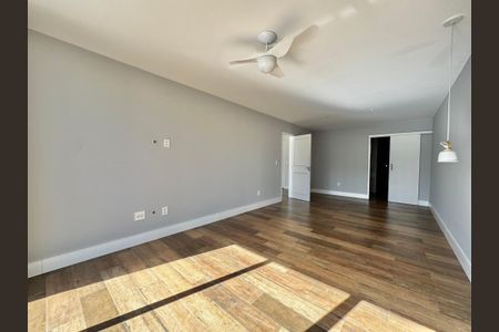 Casa de condomínio à venda com 300m², 3 quartos e 2 vagas Casa de condomínio à venda com 300m², 3 quartos e 2 vagasSuíte 1