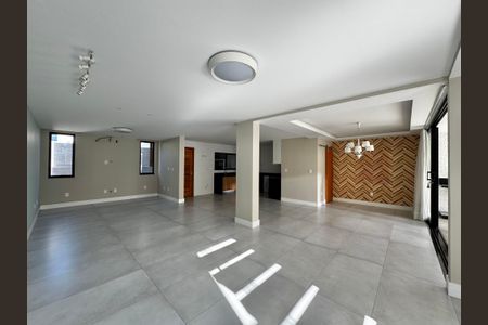 Sala de casa de condomínio para alugar com 3 quartos, 300m² em Jacarepaguá, Rio de Janeiro