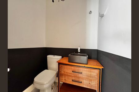 Casa de condomínio à venda com 300m², 3 quartos e 2 vagas Casa de condomínio à venda com 300m², 3 quartos e 2 vagasLavabo