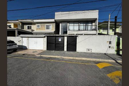 Casa de condomínio à venda com 300m², 3 quartos e 2 vagas Casa de condomínio à venda com 300m², 3 quartos e 2 vagasFachada