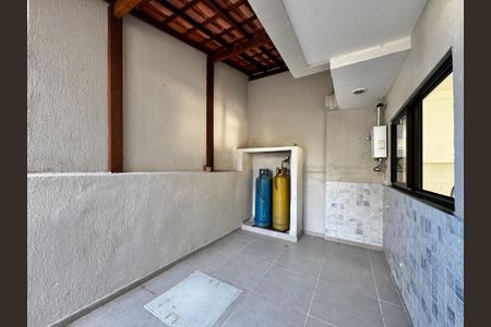 Casa de condomínio à venda com 300m², 3 quartos e 2 vagas Casa de condomínio à venda com 300m², 3 quartos e 2 vagasÁrea de Serviço