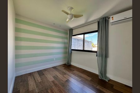 Casa de condomínio à venda com 300m², 3 quartos e 2 vagas Casa de condomínio à venda com 300m², 3 quartos e 2 vagasSuíte 2