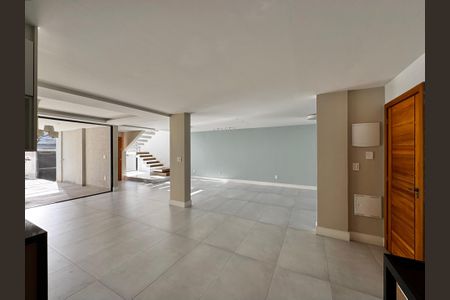 Casa de condomínio à venda com 300m², 3 quartos e 2 vagas Casa de condomínio à venda com 300m², 3 quartos e 2 vagasSala