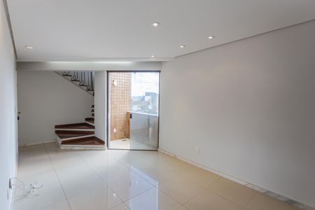 Apartamento à venda com 3 quartos, 217m² em Pompéia, Belo Horizonte