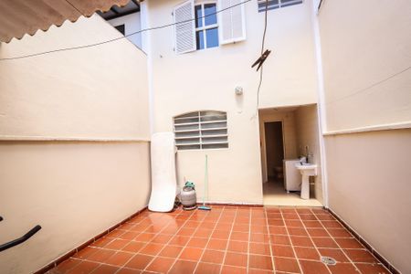 Casa de condomínio à venda com 90m², 2 quartos e 1 vagaQuintal