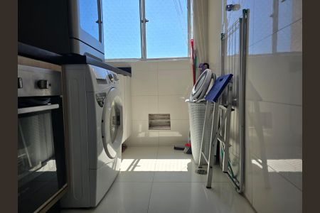 Apartamento à venda com 47m², 2 quartos e 1 vaga Apartamento à venda com 47m², 2 quartos e 1 vagaCozinha e Área de Serviço