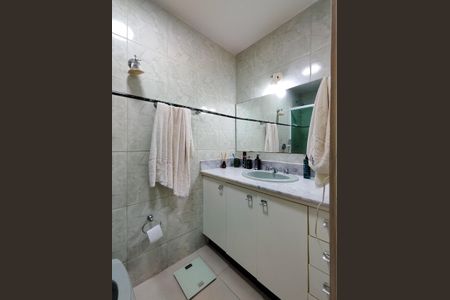 Apartamento à venda com 102m², 3 quartos e 2 vagas Apartamento à venda com 102m², 3 quartos e 2 vagasBanheiro Corredor