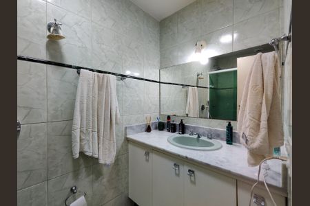 Apartamento à venda com 102m², 3 quartos e 2 vagas Apartamento à venda com 102m², 3 quartos e 2 vagasBanheiro Corredor