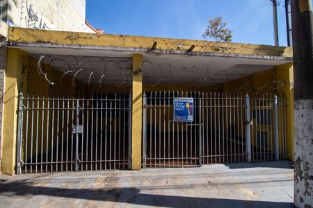 Casa à venda com 130m², 2 quartos e 2 vagas Casa à venda com 130m², 2 quartos e 2 vagasFachada