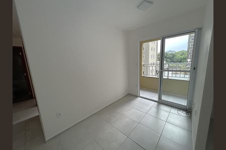 Sala de apartamento à venda com 2 quartos, 48m² em Del Castilho, Rio de Janeiro