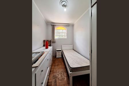 Casa à venda com 700m², 5 quartos e 8 vagas Casa à venda com 700m², 5 quartos e 8 vagasQuarto de Serviço