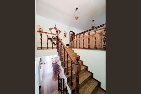 Casa à venda com 700m², 5 quartos e 8 vagas Casa à venda com 700m², 5 quartos e 8 vagasHall