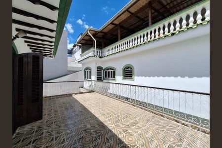 Casa à venda com 700m², 5 quartos e 8 vagas Casa à venda com 700m², 5 quartos e 8 vagasVaranda