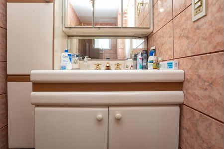 Apartamento à venda com 120m², 4 quartos e 2 vagas Apartamento à venda com 120m², 4 quartos e 2 vagasBanheiro do quarto 2 Suíte