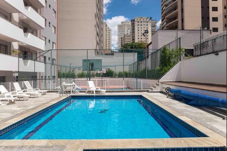 Apartamento à venda com 120m², 4 quartos e 2 vagas Apartamento à venda com 120m², 4 quartos e 2 vagasÁrea Comum - Piscina