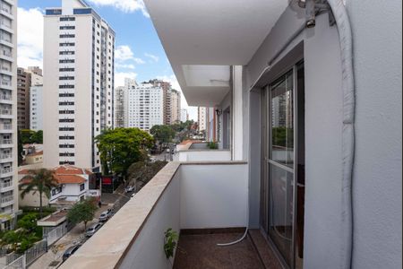 Apartamento à venda com 120m², 4 quartos e 2 vagas Apartamento à venda com 120m², 4 quartos e 2 vagasVaranda