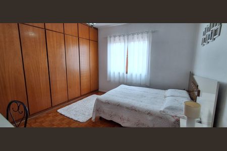 Casa à venda com 200m², 3 quartos e 2 vagas Casa à venda com 200m², 3 quartos e 2 vagasQuarto 2