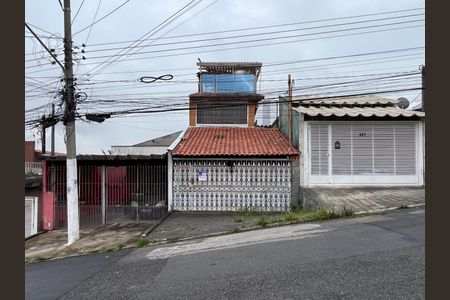 Casa à venda com 150m², 3 quartos e 2 vagas Casa à venda com 150m², 3 quartos e 2 vagasFachada