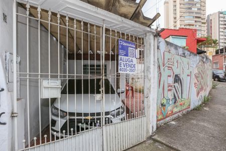 Casa à venda com 370m², 3 quartos e 2 vagas Casa à venda com 370m², 3 quartos e 2 vagasFachada