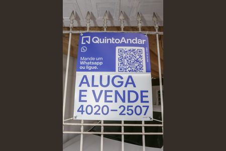 Casa à venda com 370m², 3 quartos e 2 vagas Casa à venda com 370m², 3 quartos e 2 vagasFachada