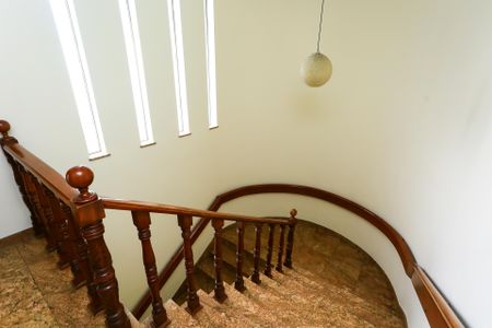 Casa à venda com 450m², 5 quartos e 7 vagasEscada