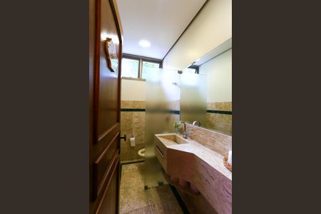 Casa à venda com 450m², 5 quartos e 7 vagasLavabo