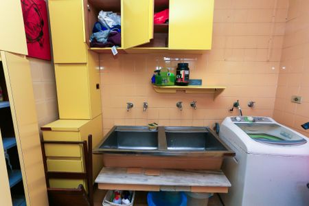 Casa à venda com 450m², 5 quartos e 7 vagasLavanderia