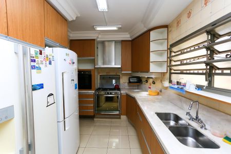 Casa à venda com 450m², 5 quartos e 7 vagascozinha
