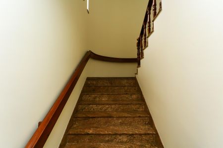 Casa à venda com 450m², 5 quartos e 7 vagasEscada