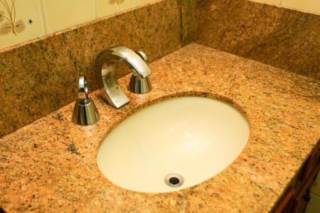 Casa à venda com 450m², 5 quartos e 7 vagasBanheiro da Suíte 3