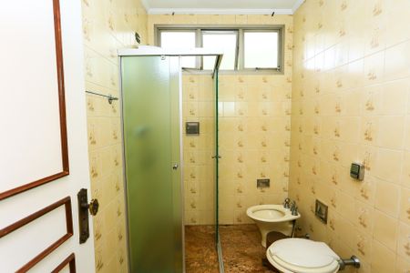 Casa à venda com 450m², 5 quartos e 7 vagasBanheiro da Suíte 2