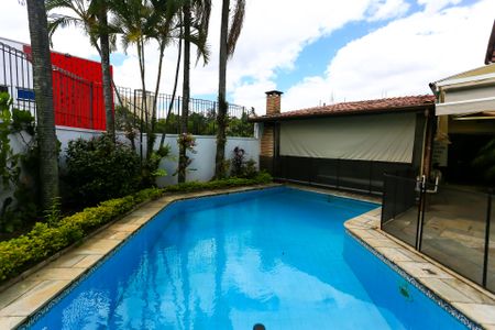 Casa à venda com 450m², 5 quartos e 7 vagasÁrea comum - Piscina