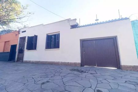 Casa à venda com 90m², 2 quartos e 3 vagas Casa à venda com 90m², 2 quartos e 3 vagasFachada